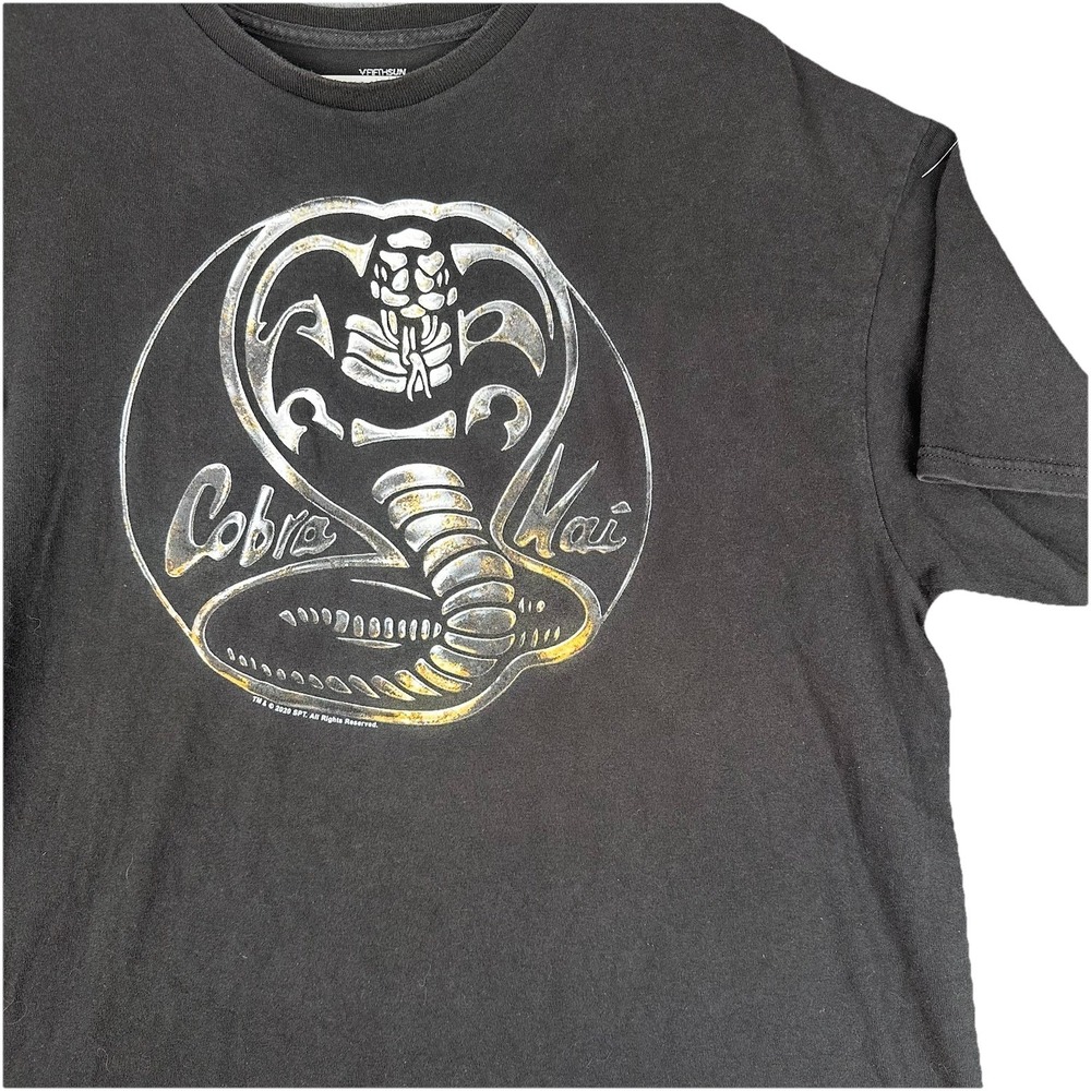Fifth Sun Cobra Kai Logo Mens Black Short Sleeve T-Shirt Size XL Grunge Graphic